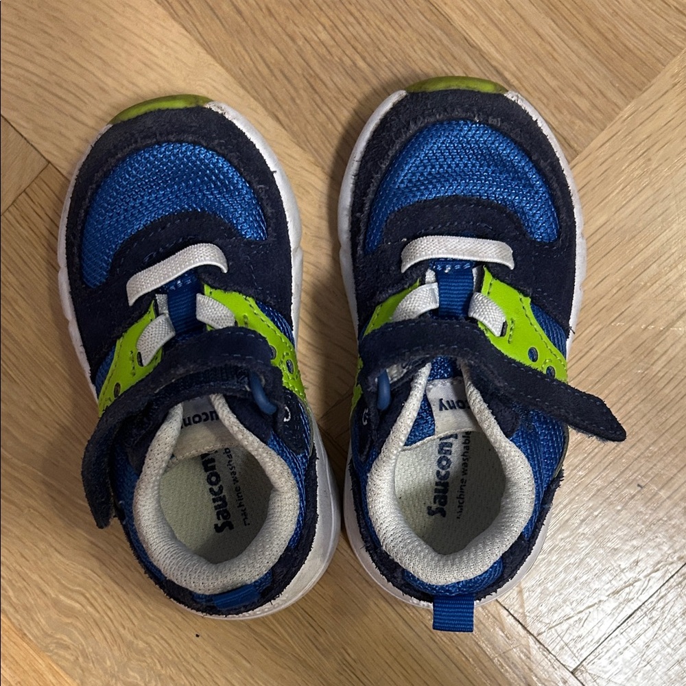 Saucony Kids Sneakers in Navy and Lime